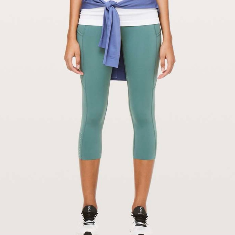 Lululemon Women’s Smoke Green Fast and Free Crop Leggings 19” inseam Size 8